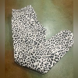 Stretch ankle Jean leggings cheetah print size 4